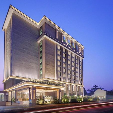 Bellevue Sarovar Premiere Junagadh Hotell Eksteriør bilde