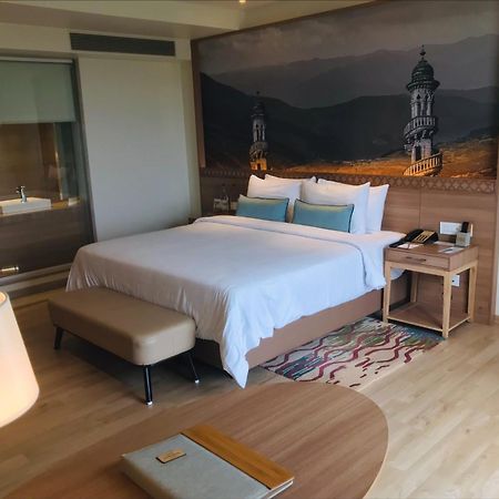 Bellevue Sarovar Premiere Junagadh Hotell Eksteriør bilde