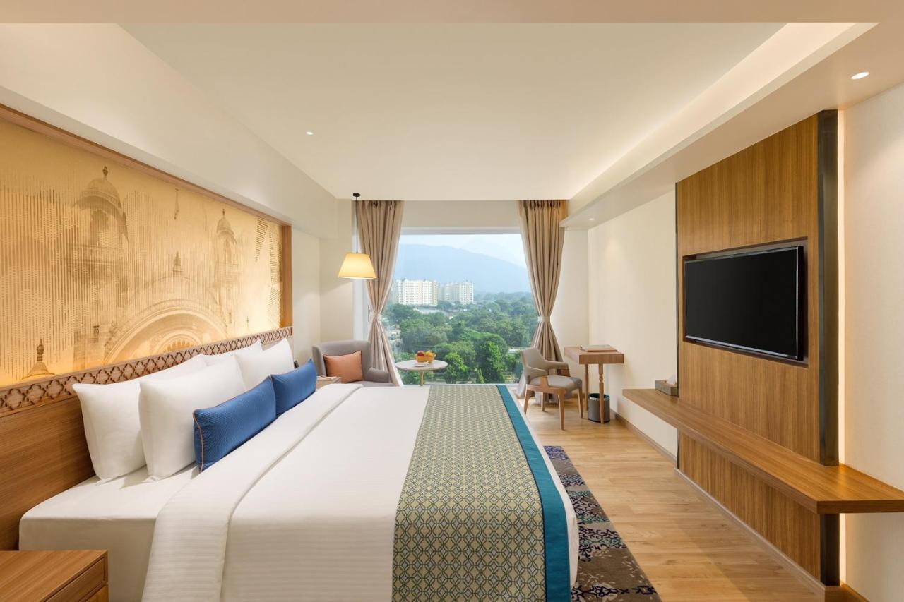 Bellevue Sarovar Premiere Junagadh Hotell Eksteriør bilde