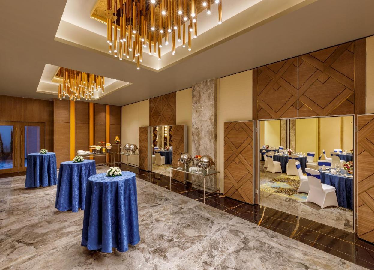 Bellevue Sarovar Premiere Junagadh Eksteriør bilde